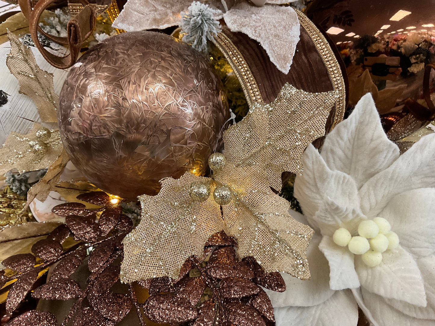 Burlap Holly Leaf