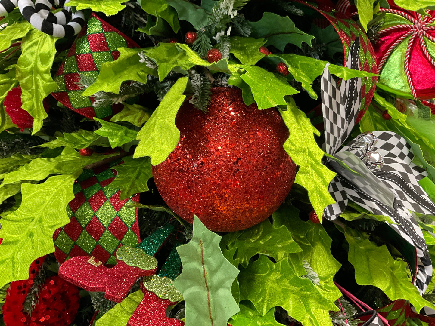 6” 2 pk Red Glitz Shatterproof Ball